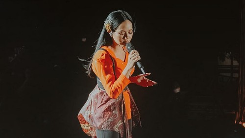 Yura Yunita pakai kebaya