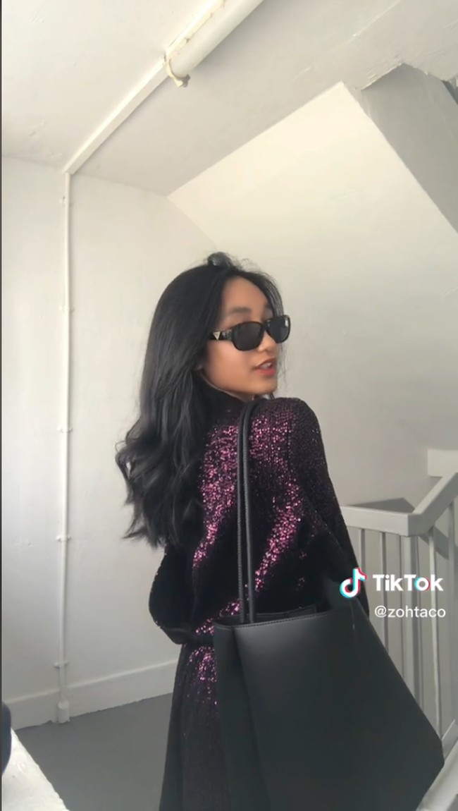 Sebelumnya postingan menghangatkan hati Zoe yang dibelikan tas oleh ayahnya menjadi perdebatan karena banyak orang di media sosial berusaha mengedukasi bahwa Charles & Keith tidak termasuk brand luxury.  Foto: Instagram/TikTok Zoe Gabriel