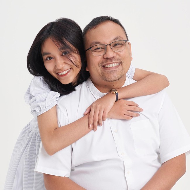 Sebelumnya Zoe sempat bercerita mengenai kehidupan ekonomi keluarga yang tidak begitu baik. Karena itu, ia senang ketika bisa dibelikan tas C&K.Foto: Instagram/TikTok Zoe Gabriel