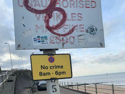 10 Kejadian Salah Desain, Siapa yang Buat Sih Ini