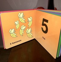 Apakah detikers pernah menemukan desain yang mengelitik mata, dan membuat orang-orang salah mengarikan maksudnya? Seperti deretan desain berikut ini.