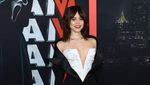 Bibir Merah Merona Jenna Ortega