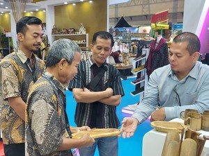 Antam Ajak Mitra Binaan Mejeng di Pameran Inacraft & Indogreen Expo