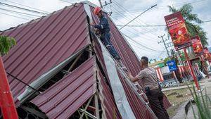 Atap Kantor Telkom di Kendari Rusak Gegara Angin Puting Beliung