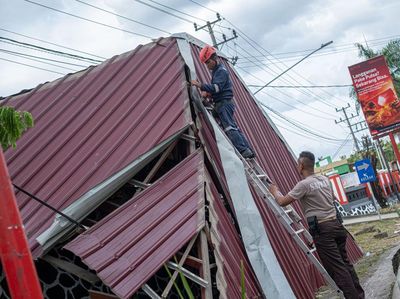 Atap Kantor Telkom di Kendari Rusak Gegara Angin Puting Beliung