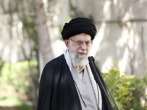 Pemimpin Iran Ayatollah Ali Khamenei dan Sepak Terjangnya