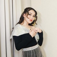 Walaupun disebut meniru gaya Jennie BLACKPINK namun penampilan Ayu Ting Ting banjir pujian. Tak sedikit yang memuji kecantikannya. Foto: Instagram/@ayutingting92