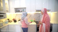Begini penampilan area masaknya. Area kompornya juga dilengkapi dengan lampu yang memudahkan Adelia saat memasak. Foto: YouTube Shanty Denny
