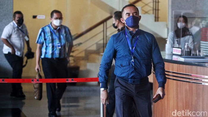Mantan Kepala Bea Cukai Yogyakarta Eko Darmanto tiba di gedung KPK, Jakarta, Selasa (7/3/2023). Eko bakal diperiksa soal Laporan Harta Kekayaan Penyelenggara Negara (LHKPN) miliknya yang din