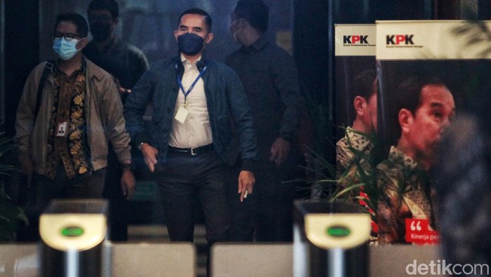Mantan Kepala Bea Cukai Yogyakarta Eko Darmanto tiba di gedung KPK, Jakarta, Selasa (7/3/2023). Eko bakal diperiksa soal Laporan Harta Kekayaan Penyelenggara Negara (LHKPN) miliknya yang din
