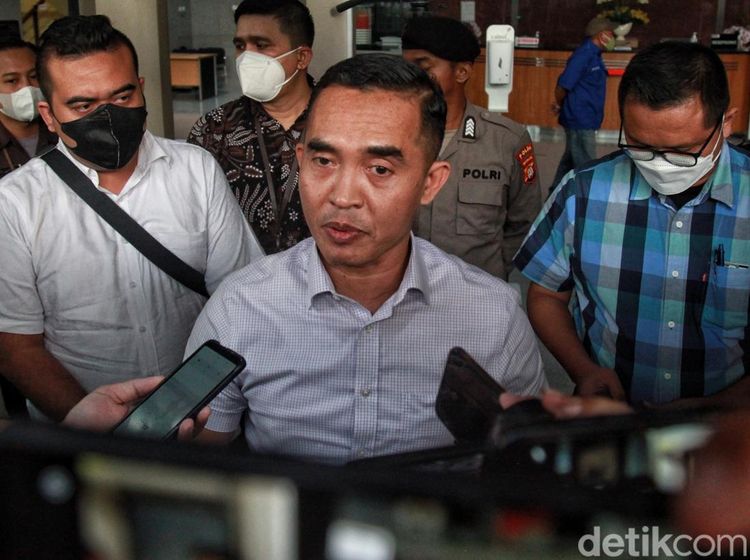 Ekspresi Eks Kepala Bea Cukai DIY Usai Diperiksa KPK soal Pamer Harta