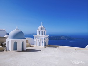 Terpukau dengan Fira, Ibu Kota Santorini