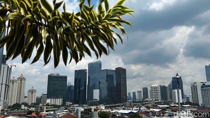 Gedung Bertingkat Jakarta Sejumlah gedung bertingkat di kawasan Jakarta Pusat, Selasa (7/3/2023). Pertumbunan ekonomi Indonesia pada 2023 diprediksi pada kisaran 4,5-5,3% didorong oleh peningkatan permintaan domestik, baik konsumsi rumah tangga maupun investasi.