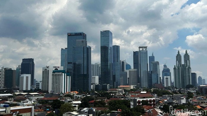 Sejumlah gedung bertingkat di kawasan Jakarta Pusat, Selasa (7/3/2023). Pertumbunan ekonomi Indonesia pada 2023 diprediksi pada kisaran 4,5-5,3% didorong oleh peningkatan permintaan domestik, baik konsumsi rumah tangga maupun investasi.
