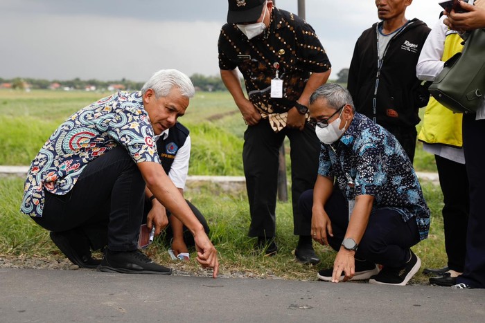 Gubernur Jawa Tengah Ganjar Pranowo menggelontorkan anggaran sebesar Rp 437 miliar untuk program penyelenggaraan jalan pada 2023.
