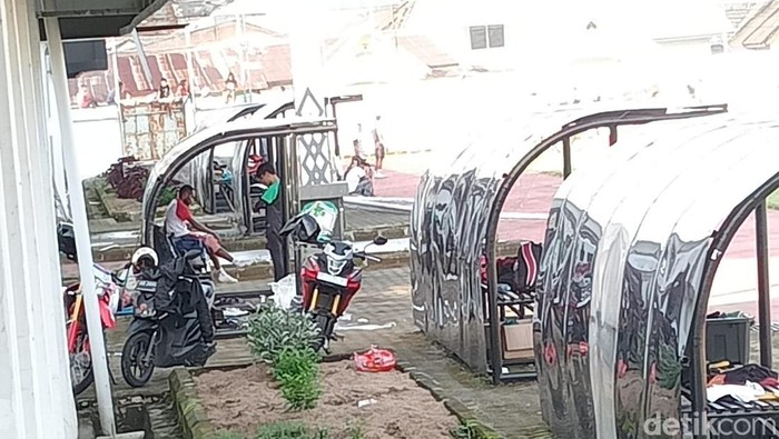 Gunansar Mandowen alami cedera dalam sesi latihan PSM Makassar di Stadion Kalegowa, Gowa, Sulwesi Selatan.