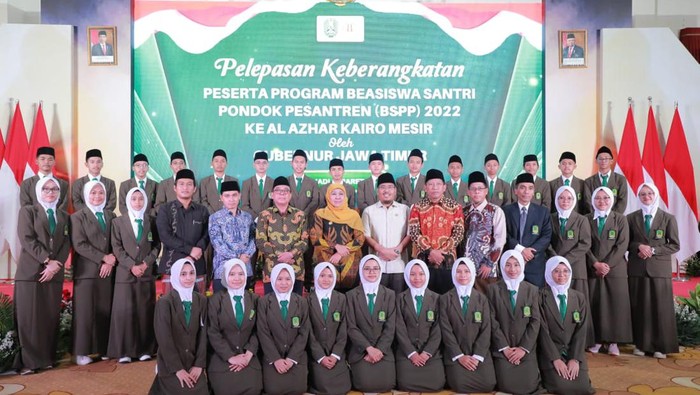 Khofifah dan Anwar Sadad lepas penerima beasiswa Al Azhar Kairo