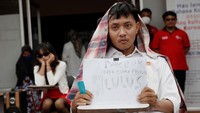 Lomba lamunan yang diklaim pertama di Indonesia itu diselenggarakan oleh Jinju Academy, sebuah lembaga kursus bahasa Korea yang diikuti oleh 40 peserta dari total 400 pendaftar.