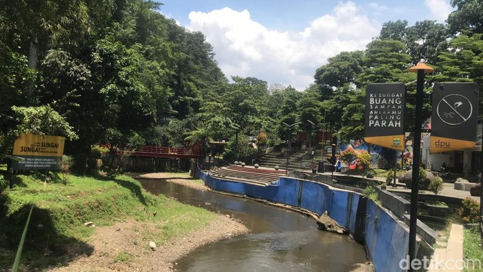Kondisi Teras Cikapundung Bandung, Selasa (7/3/2023).