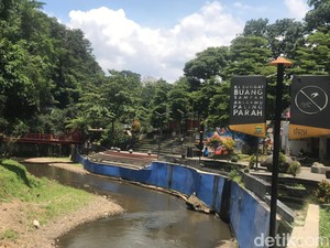 Teras Cikapundung yang Mulai Ditinggalkan Pengunjung