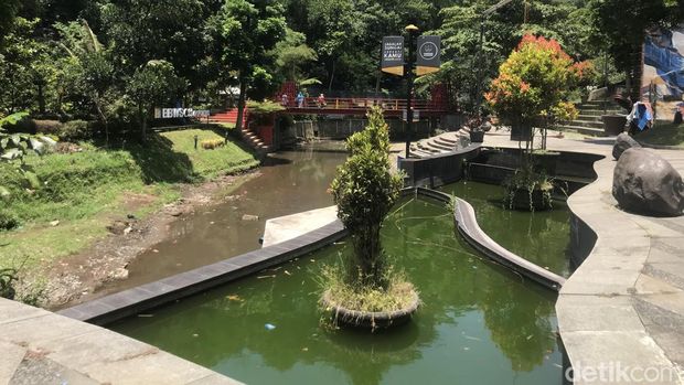 Kondisi Teras Cikapundung Bandung, Selasa (7/3/2023).