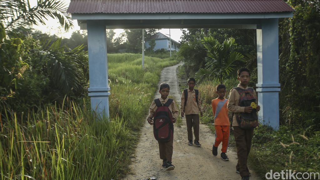 Lebih Dekat dengan Suku Anak Dalam
