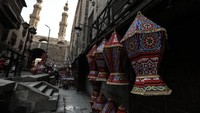 Semakin banyak dekorasi Ramadhan tersedia dalam beberapa tahun terakhir, tetapi lentera Ramadhan tradisional tetap menarik perhatian.