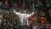Lentera, terutama yang tradisional terbuat dari baja dan kaca, mulai berkurang popularitasnya pada akhir 1980-an dan 1990-an.