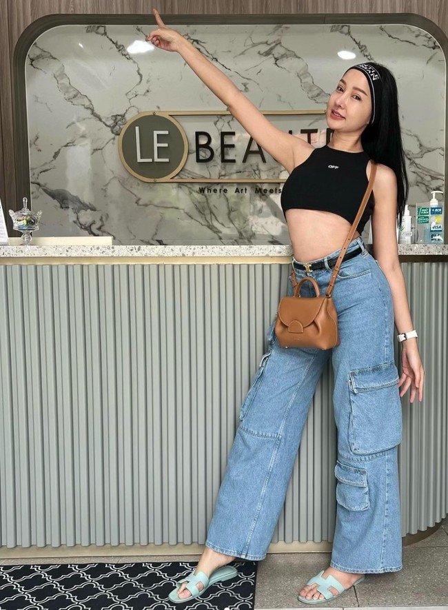 Melihat penampilan baru Lucinta Luna yang jadi semakin cantik, tak sedikit yang memberikannya pujian. Bahkan kini Lucinta disebut-sebut jadi semakin cantik dan mirip Idol KPop. Foto: Instagram/@lucintaluna_manjalita