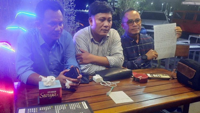 Tim kuasa hukum wanita berinisial AM (52) di Majene, Sulawesi Barat (Sulbar) yang ditangkap terkait kasus penjualan 12 mobil dengan dokumen atau faktur palsu.