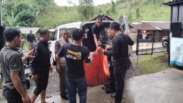 Mayat perempuan tinggal tengkorak ditemukan di hutan Gunung Salak, Bogor
