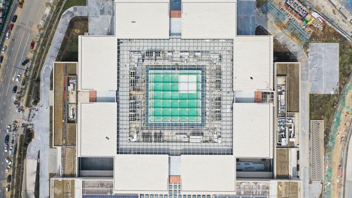 Megahnya Gedung Arsip Sejarah yang Kedua di China NANJING, CHINA - MARCH 7, 2023 - Aerial photo shows the new building of the Second Historical Archives of China in Nanjing, East China's Jiangsu Province, March 7, 2023. On Feb 28, the new building of the Second Historical Archives of China was completed. With a total floor area of 88,800 square meters, the new building of the Second Historical Archives of China is a central-level state archive that centrally stores the archives of successive central governments and their directly affiliated institutions during the period of the Republic of China (1912-1949). It is an important place for the protection of national historical documents. (Photo credit should read CFOTO/Future Publishing via Getty Images)