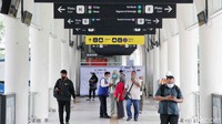 Sejumlah perubahan signifikan terlihat di Halte Dukuh Atas 1 jika dibandingkan dengan wujudnya sebelum revitalisasi. Perubahan terlihat di lantai, atap dan dinding-dinding halte.