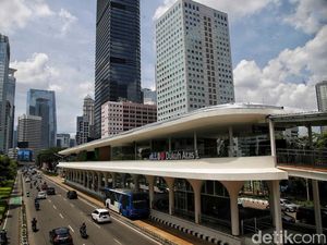 Melihat Suasana di Halte Dukuh Atas 1 yang Beroperasi Kembali