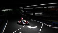 Seperti namanya, franchise Foodkart menggabungkan tempat makan dan karting di satu tempat.  