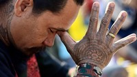 Menariknya, mereka yang ditato harus menurut oleh perintah yang diberikan oleh biarawan. Biasanya, biarawan akan memberikan petuah untuk berbuat kebaikan kepada orang lain dan diri sendiri. Contohnya, larangan mengkonsumsi minuman beralkohol. Jika tidak diindahkan, tato itu tidak akan berfungsi.