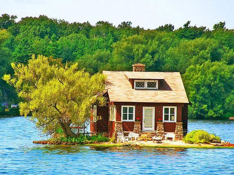 Minat Nggak Tinggal di Rumah Ini?