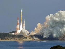 Momen Roket H3 Jepang Meluncur ke Luar Angkasa