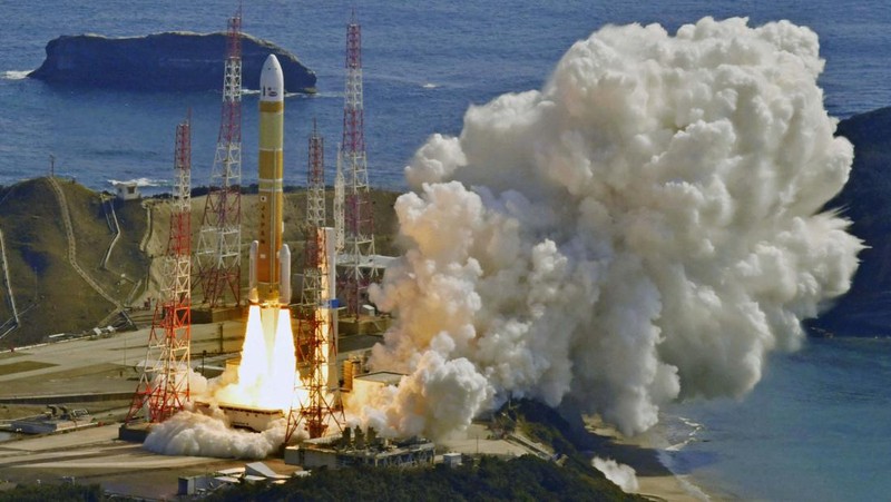 A public relation officer of the Japan Aerospace Exploration Agency (JAXA) explains the launch failure of the H3 rocket to the media members at Tanegashima Space Center on the southwestern island of Tanegashima, Kagoshima Prefecture, southwestern Japan March 7, 2023, in this photo taken by Kyodo.  Mandatory credit Kyodo via REUTERS ATTENTION EDITORS - THIS IMAGE WAS PROVIDED BY A THIRD PARTY. MANDATORY CREDIT. JAPAN OUT. NO COMMERCIAL OR EDITORIAL SALES IN JAPAN