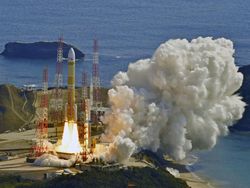 Momen Roket H3 Jepang Meluncur ke Luar Angkasa