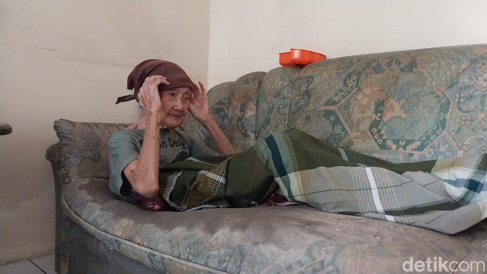 Nenek berusia lebih dari 100 tahun di Kota Batu