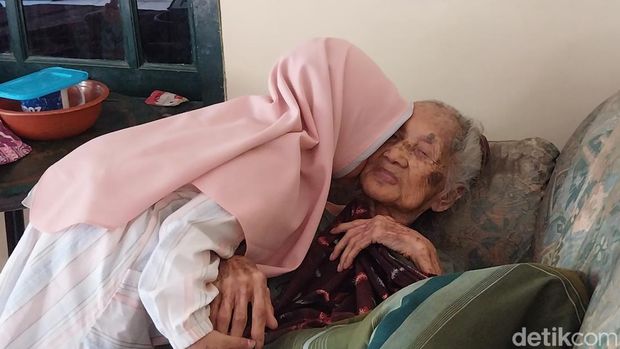 Nenek berusia lebih dari 100 tahun di Kota Batu