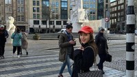 Melalui Instagram dan TikToknya, Nikita Willy pamer momen liburan bersama anak dan suaminya. Ia tak lupa mengabadikan foto diri di tengah cuaca dingin.