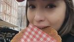 Nikita Willy Puas Jajan di Albert Cuyp Market Amsterdam, Ini Menunya!