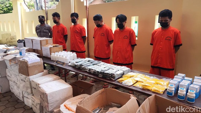 Polda DIY bongkar peredaran obat berbahaya.