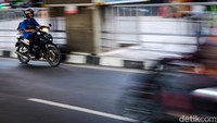 Sedangkan jika bandel melawan arah, jarak tempuh ke Jalan Fatmawati Raya sekitar 300 meter. 