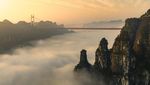 Pemandangan Jembatan Gantung di China Ini Serasa Lagi di Atas Awan