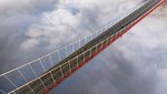 Pemandangan Jembatan Gantung di China Ini Serasa Lagi di Atas Awan