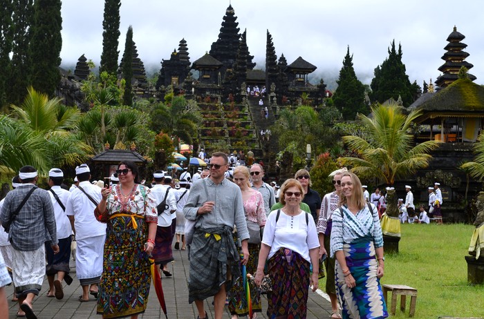 Pemprov Bali melakukan pengembangan serta pembangunan fasilitas di kawasan Suci Pura Agung Besakih. Hal ini agar kegiatan keagamaan berjalan nyaman.