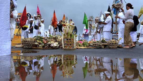 Pengembangan fasilitas baru di kawasan Suci Pura Agung Besakih agar umat dan pengunjung dapat melaksanakan kegiatan keagamaan lebih lancar dan nyaman serta bisa menjaga kesucian dan kesakralan pura terbesar di Bali itu.